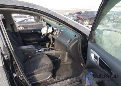 2016 Nissan Pathfinder Platinum/S/Sl/Sv z USA, uszkodzony, nr VIN 5N1AR2MM1GC611338